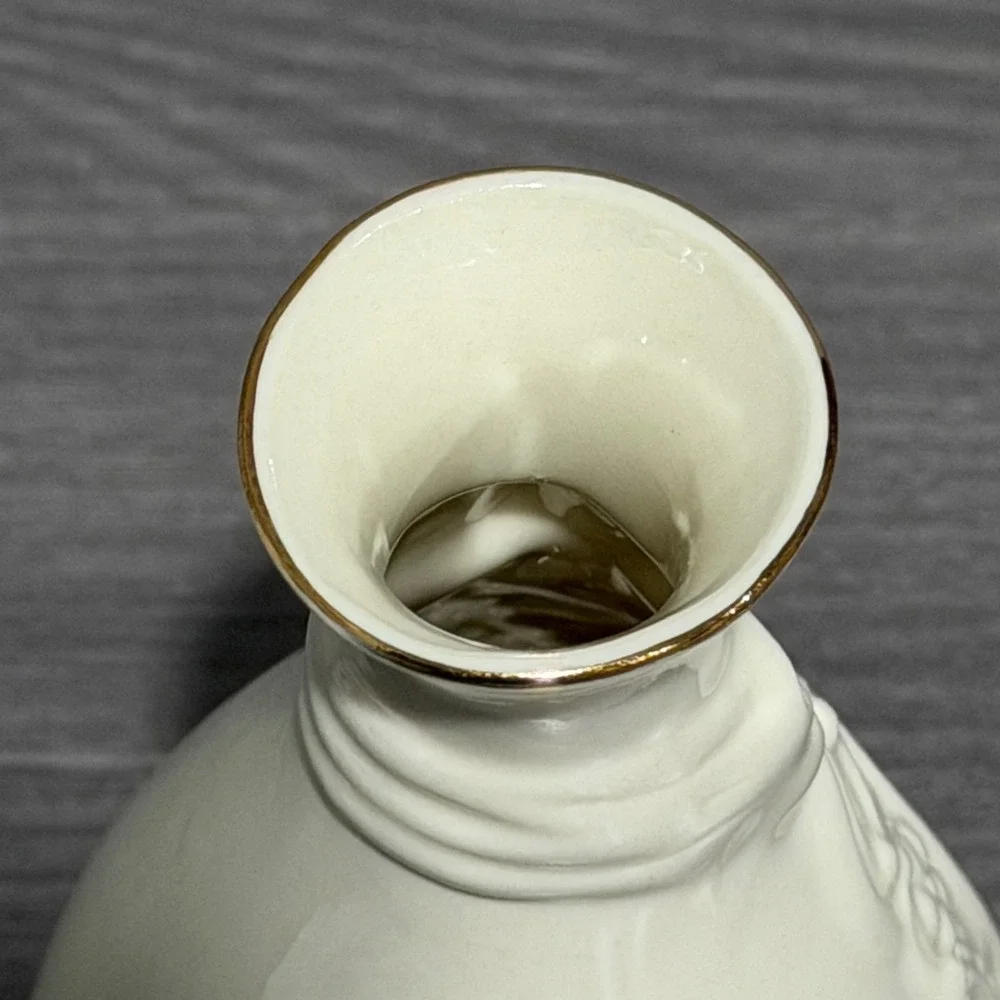 Royal Heritage Cameo Ribbon Vase Ivory Porcelain Floral Gold Trim 6